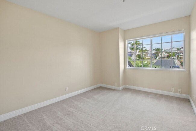 Building Photo - 2151 Camino Laurel