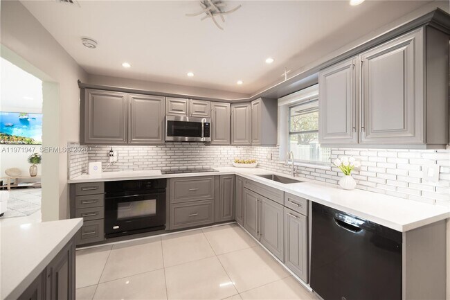 Building Photo - 2121 NE 62nd St