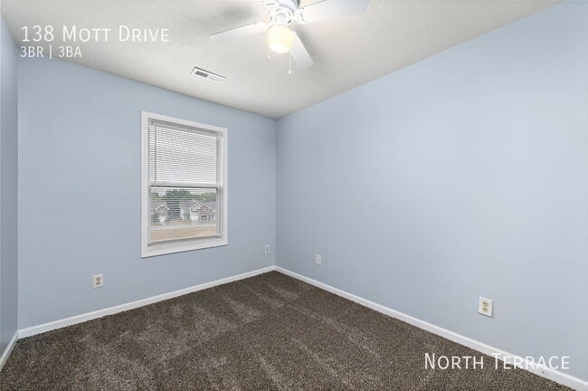 Building Photo - 138 Mott Dr