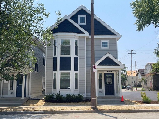 Building Photo - 1707 W State St