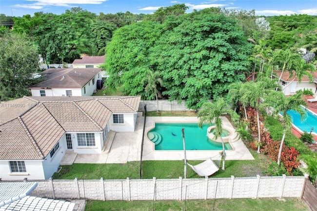 Building Photo - 5781 SW 25th St