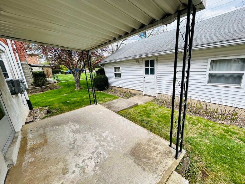 Porch - 3131 Hassler St