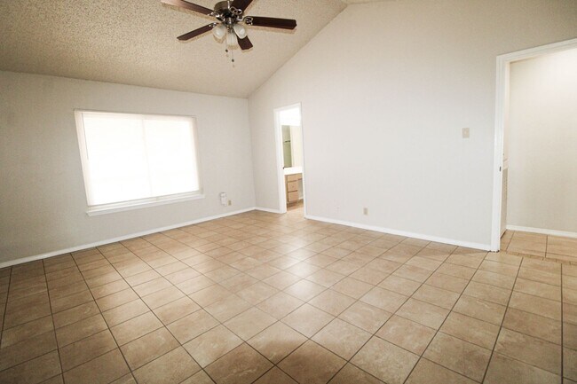 Building Photo - 3223 Tree Grove Dr