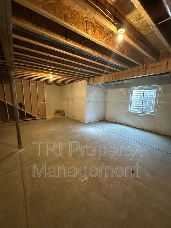 Building Photo - 218 E Chestnut St