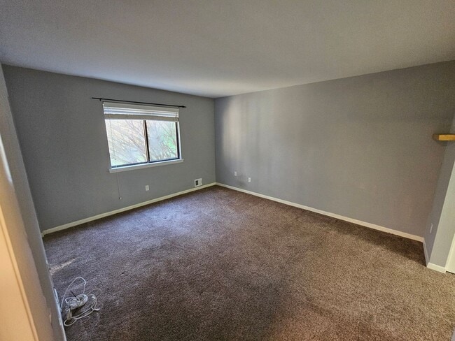 Building Photo - FOX HILL!!! Beautiful Two Bedroom Condo available now for immediate move in!!!