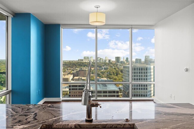 Building Photo - 300 Bowie St