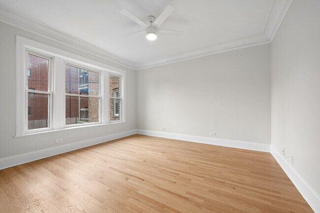 Building Photo - 1521 W Sunnyside Ave