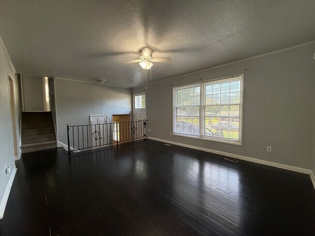Building Photo - 3 Bedroom Rental - close to Cape Fear Vall...