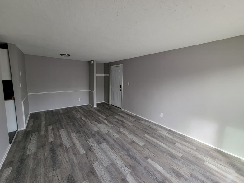 Primary Photo - 13420 Euclid Ave