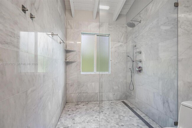 Building Photo - 510 Bargello Ave