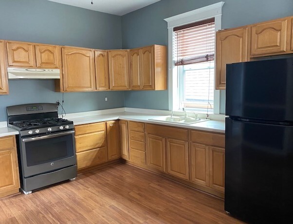 Spacious kitchen - 10422 S Avenue L