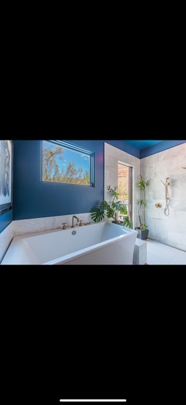 Building Photo - 384 W Brittlebush Way