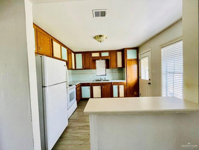 Building Photo - 17 Vine Ave