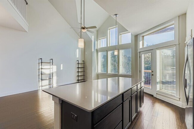 Building Photo - 12518 Red Sparrow St
