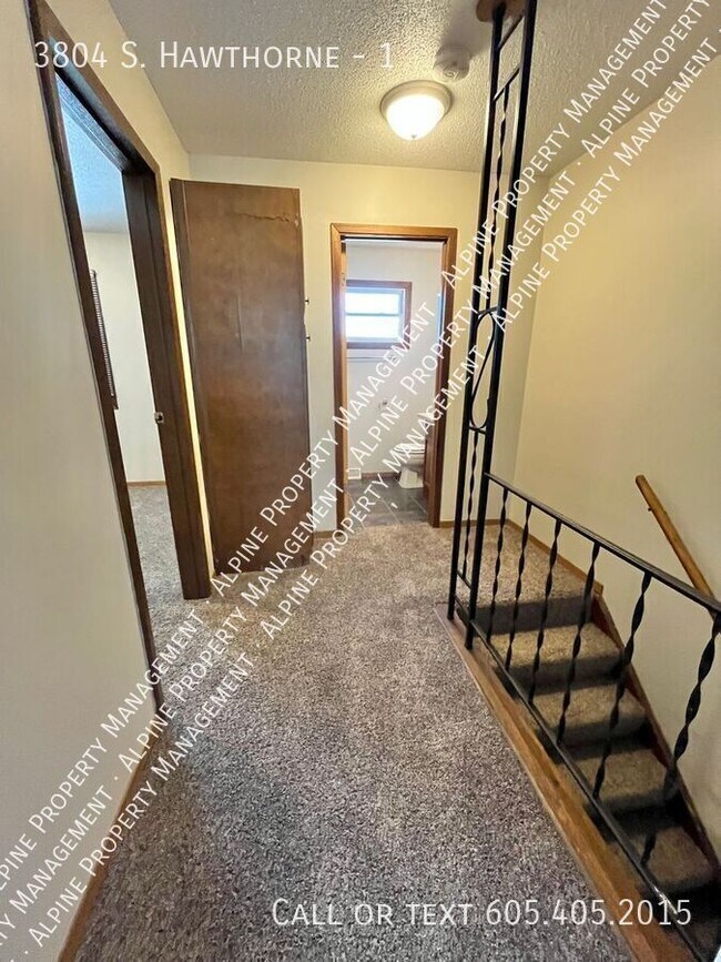 Building Photo - 3804 S. Hawthorne-1