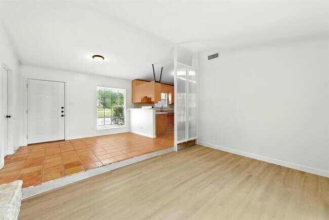 Building Photo - 5412 Manor Rd