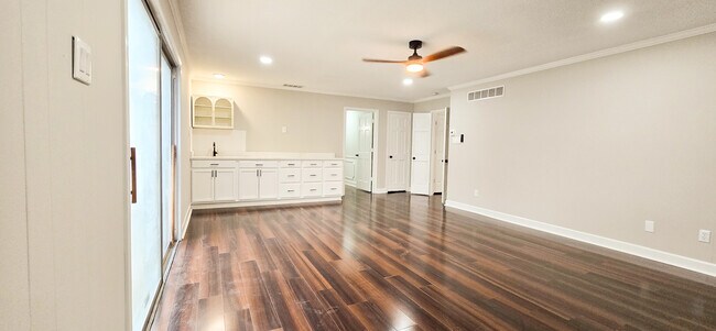 Building Photo - 5731 Ashbriar Ave
