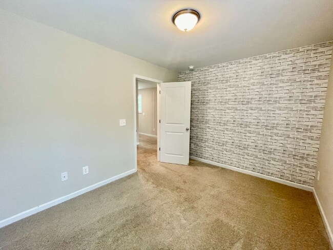 Building Photo - 3-Bedroom Retreat With 2.5 Baths In Fayett...