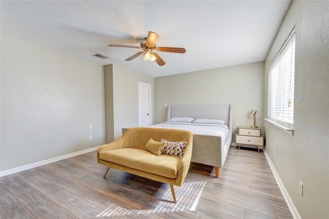 Building Photo - 2379 Briarwest Blvd