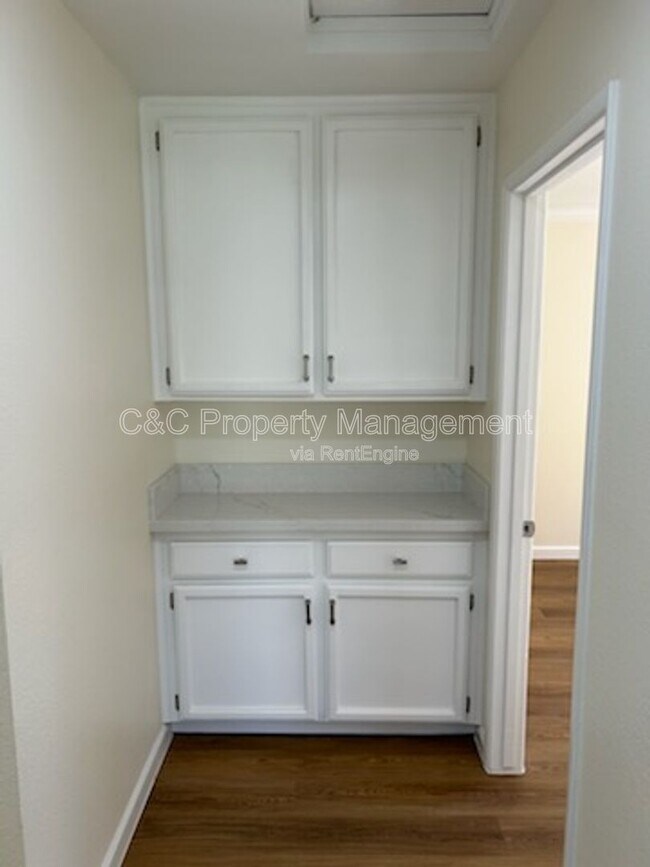 Building Photo - 8912 Carvalho Ct