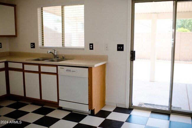 Building Photo - 14911 W Acapulco Ln