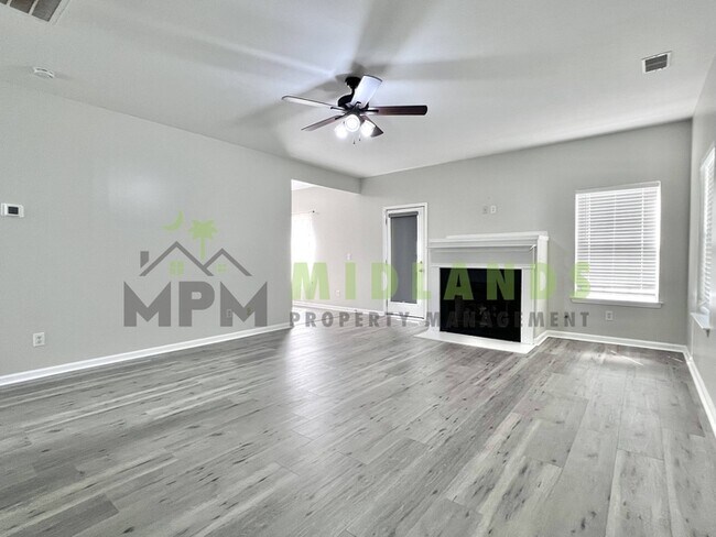 Building Photo - 523 Whitewater Dr