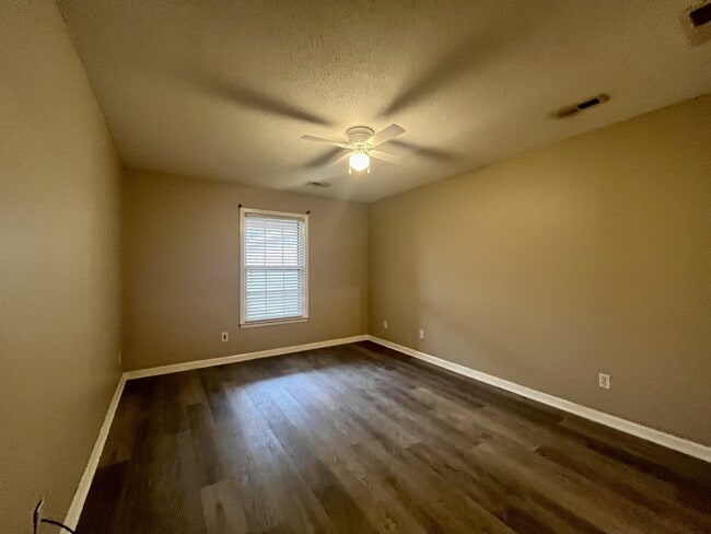 Building Photo - 220 Austinville Rd SW