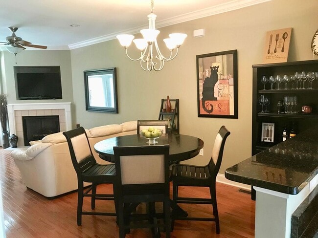 Building Photo - 250 E Delaware Ave