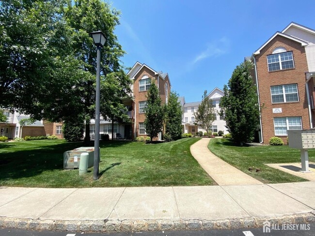 Building Photo - 420 Plymouth Rd