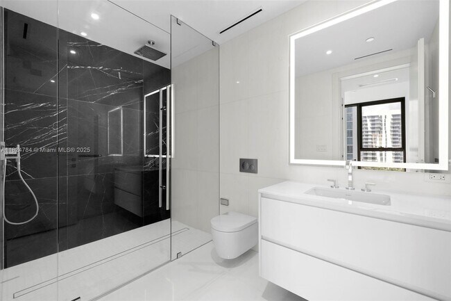 Building Photo - 300 Biscayne Blvd Way