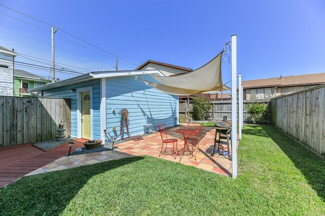 Building Photo - 818 11th St