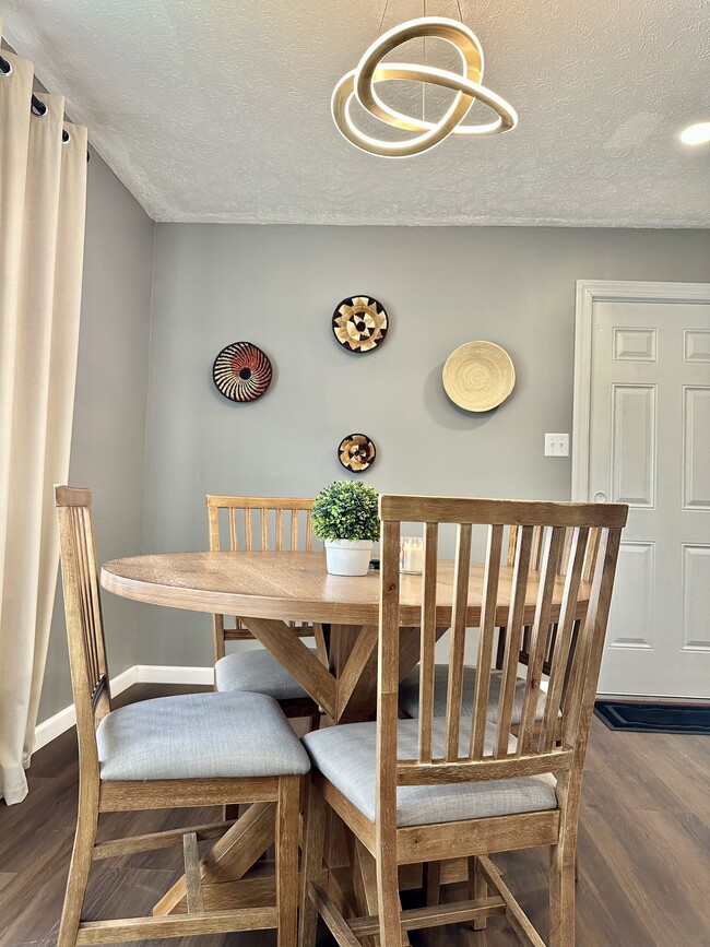 Building Photo - 4927 W Southern Ave