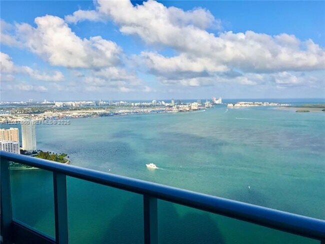 Building Photo - 1331 Brickell Bay Dr