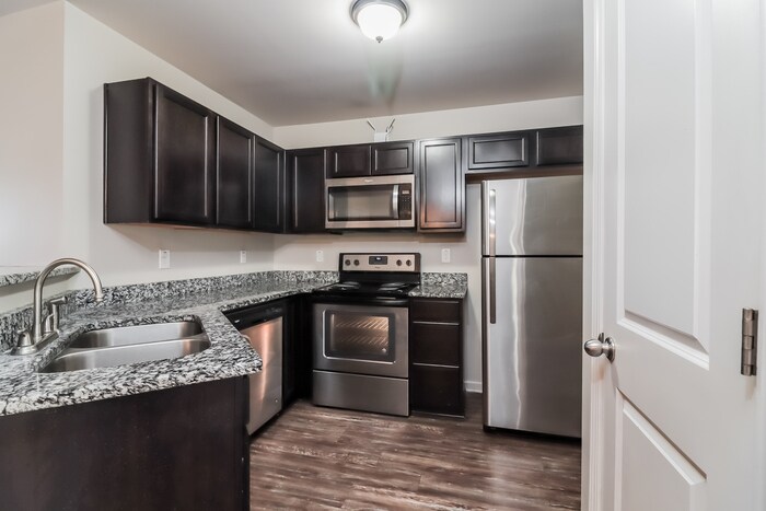 Building Photo - 2215 Marlin Dr
