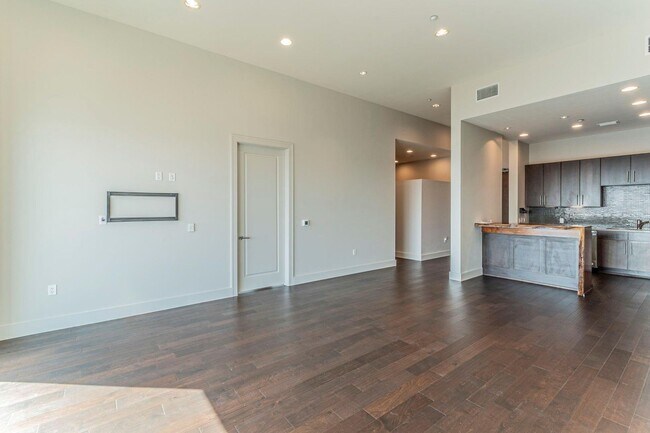 Building Photo - Exclusive wastside condo now available!