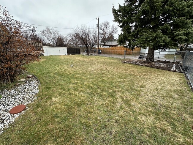 Building Photo - 3204 17th Ave S