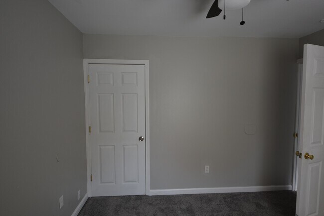 Building Photo - 10032 Regency Ct