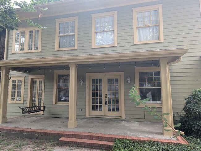 Primary Photo - 815 Sul Ross St