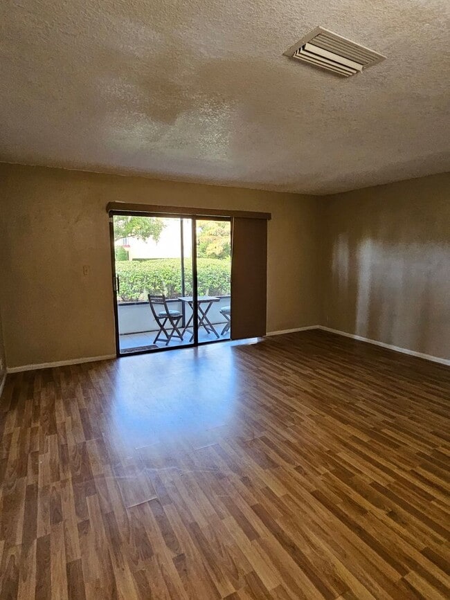 Building Photo - Winter Springs Gem: 2 BED 1.5 BATH Two-Story Condo with Amazing Amenities - (BAYTREE 4 CONDOS)