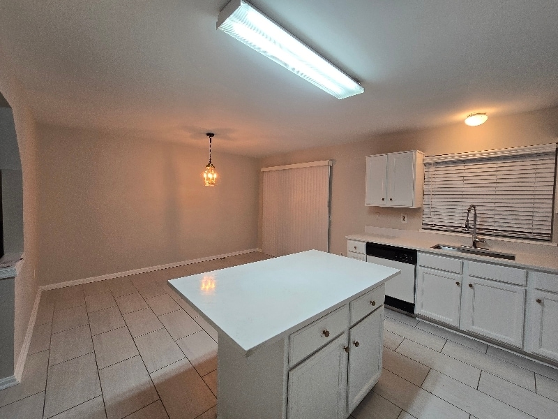 Building Photo - 16 Windbluff Ct