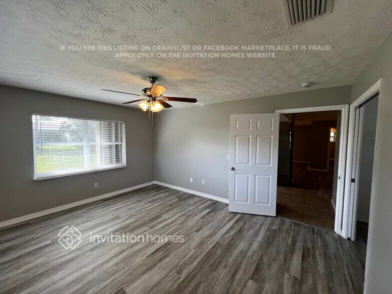 Building Photo - 2426 SE Renick Ave