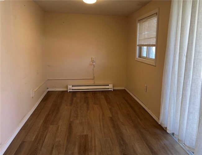 Building Photo - 404 Perry St