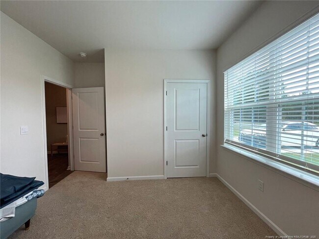 Building Photo - 1024 Shoreline Dr