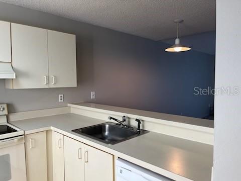Building Photo - 2564 Woodgate Blvd