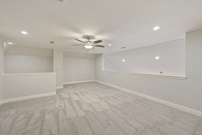 Building Photo - 711 Saratoga Dr