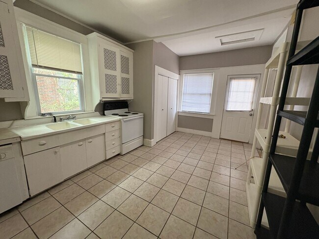 Building Photo - 2713 Vineville Ave