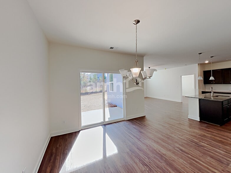 Building Photo - 7071 Creeksong Dr