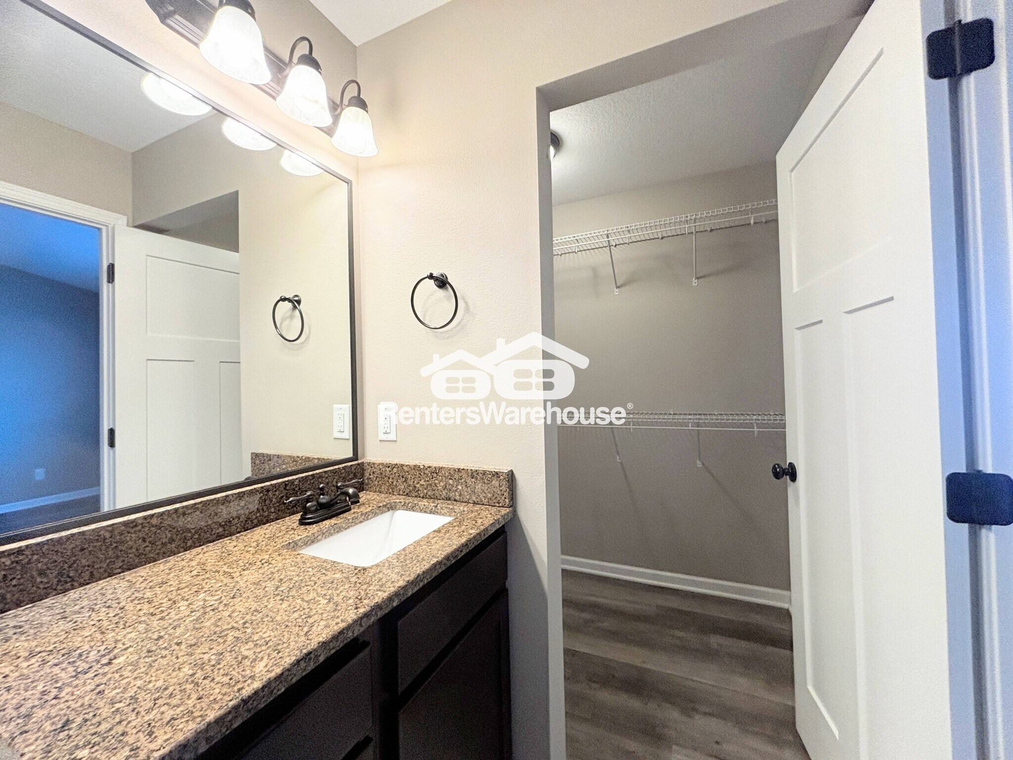 Building Photo - 20 NE Badger Ln