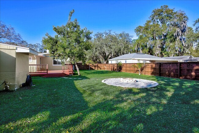 Building Photo - 1701 E Henry Ave