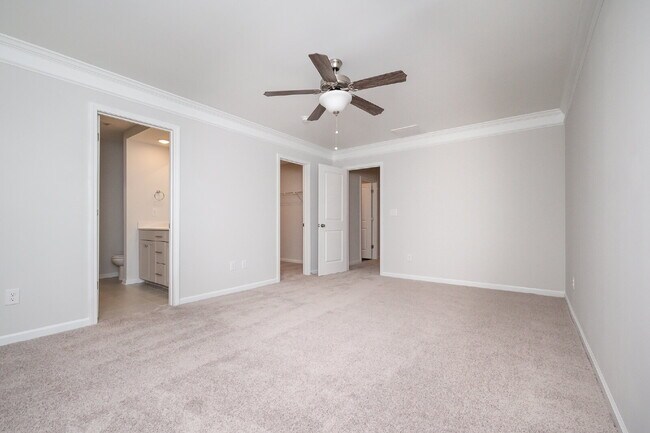 Building Photo - Elegant 3BR,2.5BA Townhome with Modern Finishes $1950/mo rent***